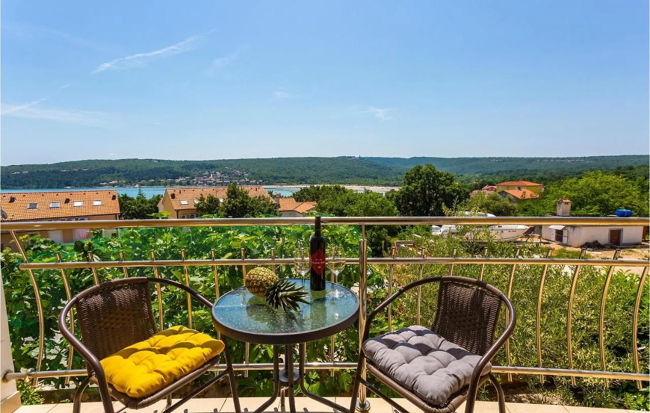 3 Bedroom Cozy Apartment In Dobrinj