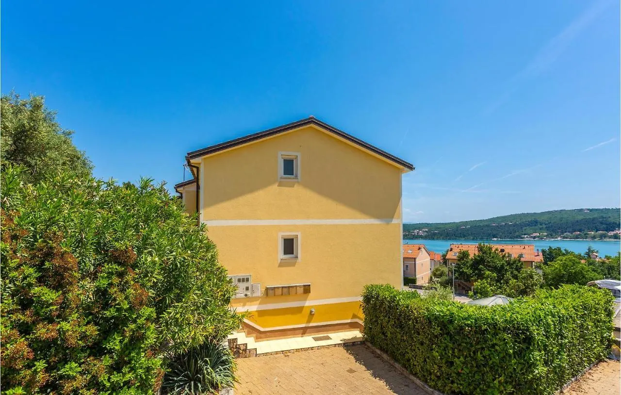 3 Bedroom Cozy Apartment In Dobrinj