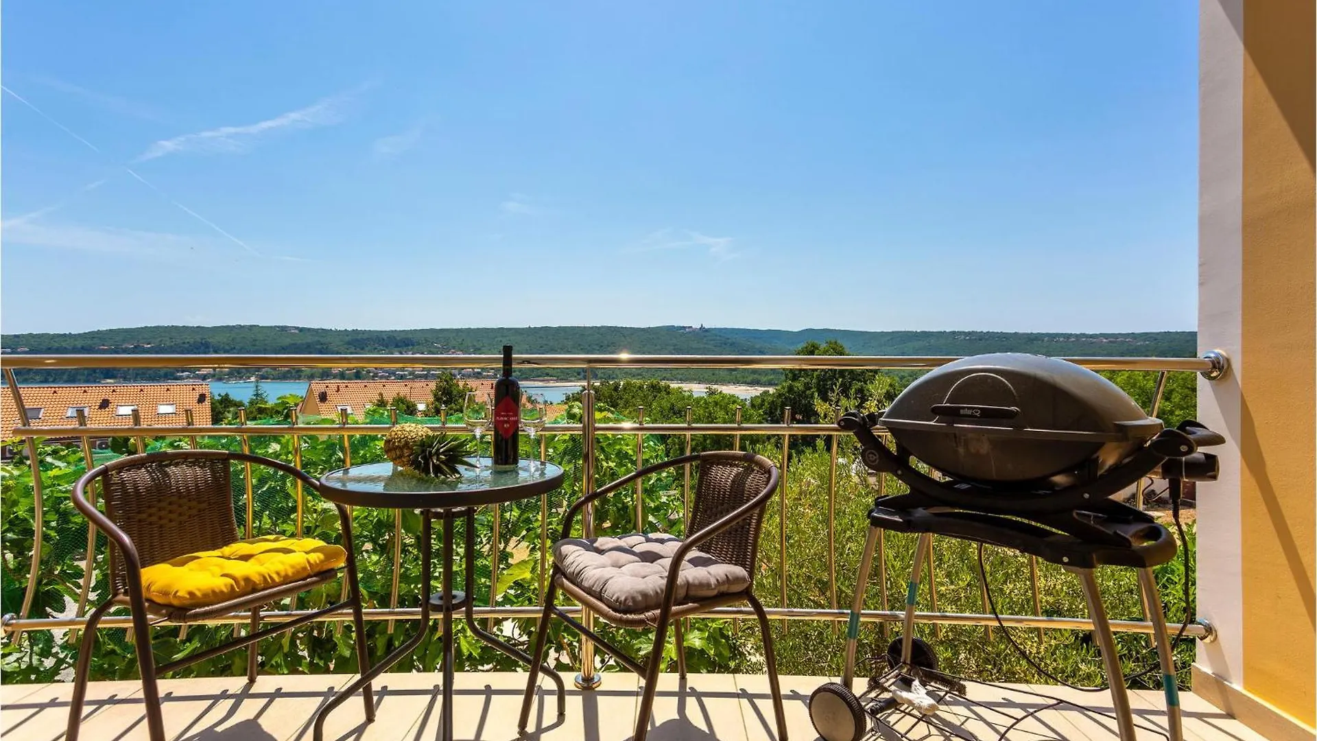 3 Bedroom Cozy Apartment In Dobrinj