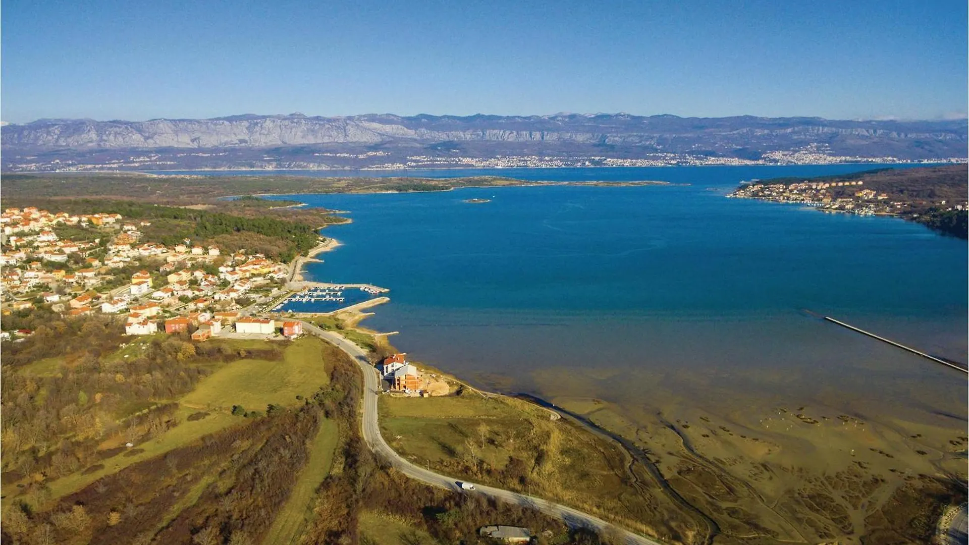 3 Bedroom Cozy Apartment In Dobrinj Croatia